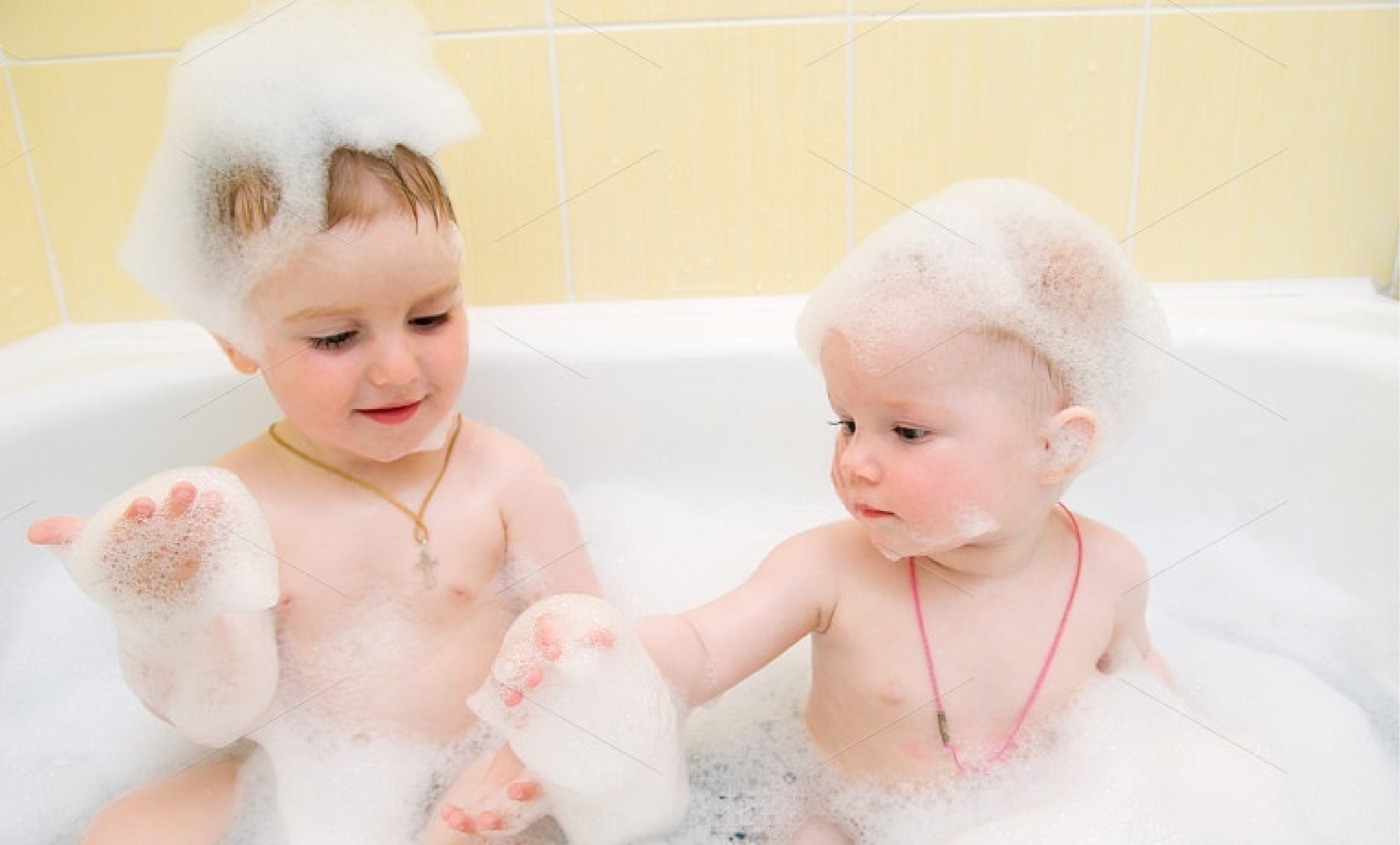 2-in-1 shampoo ja suihkugeeli 2-in-1 shampoo and body wash
